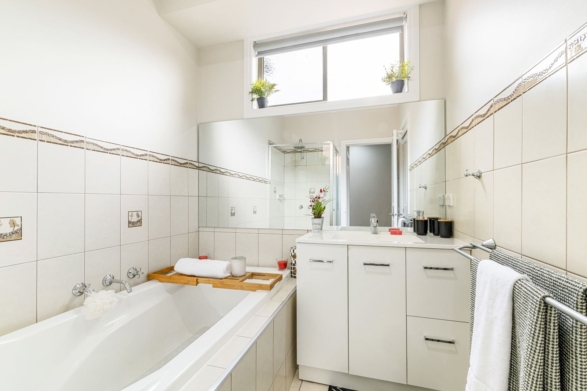 Stylish Living With Walk-To-Everything Ease