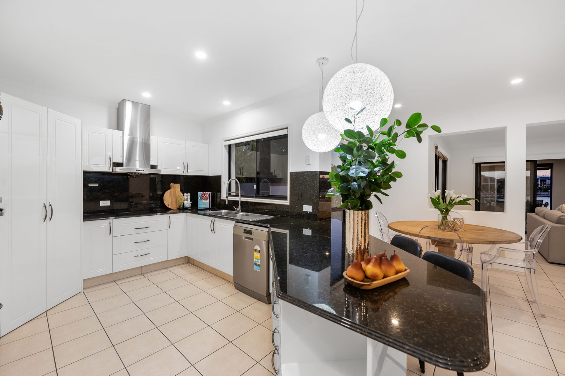 4 Sabrina Avenue, Helensvale - Thumbnail 7