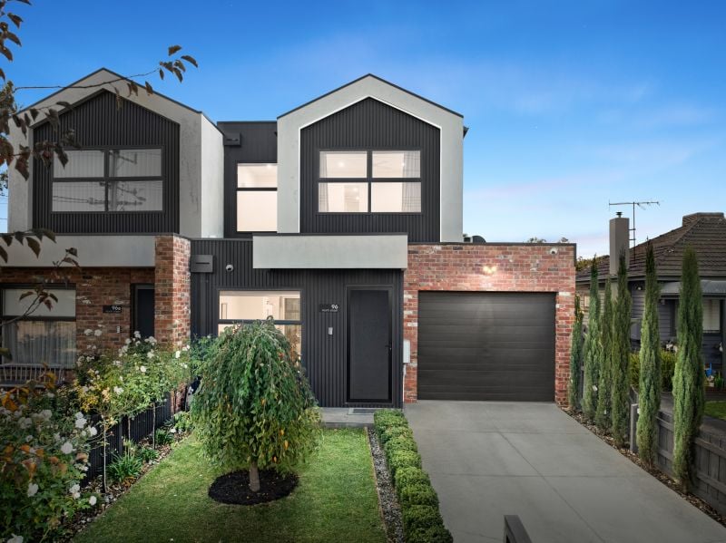 96 North Street, Hadfield