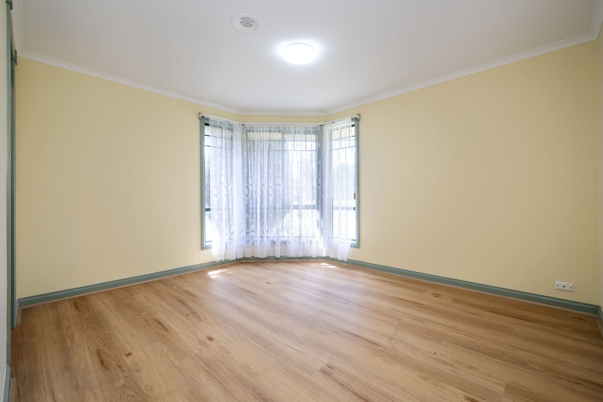 Fresh, Modern Living in a Convenient Location!