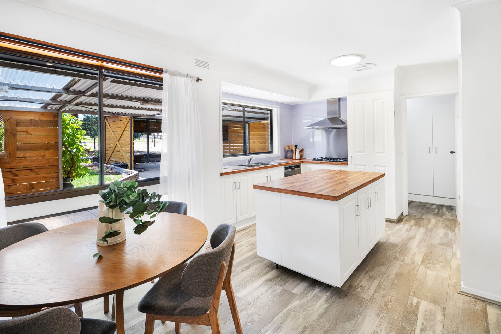 43 Churchill Court, Daisy Hill - Thumbnail 5
