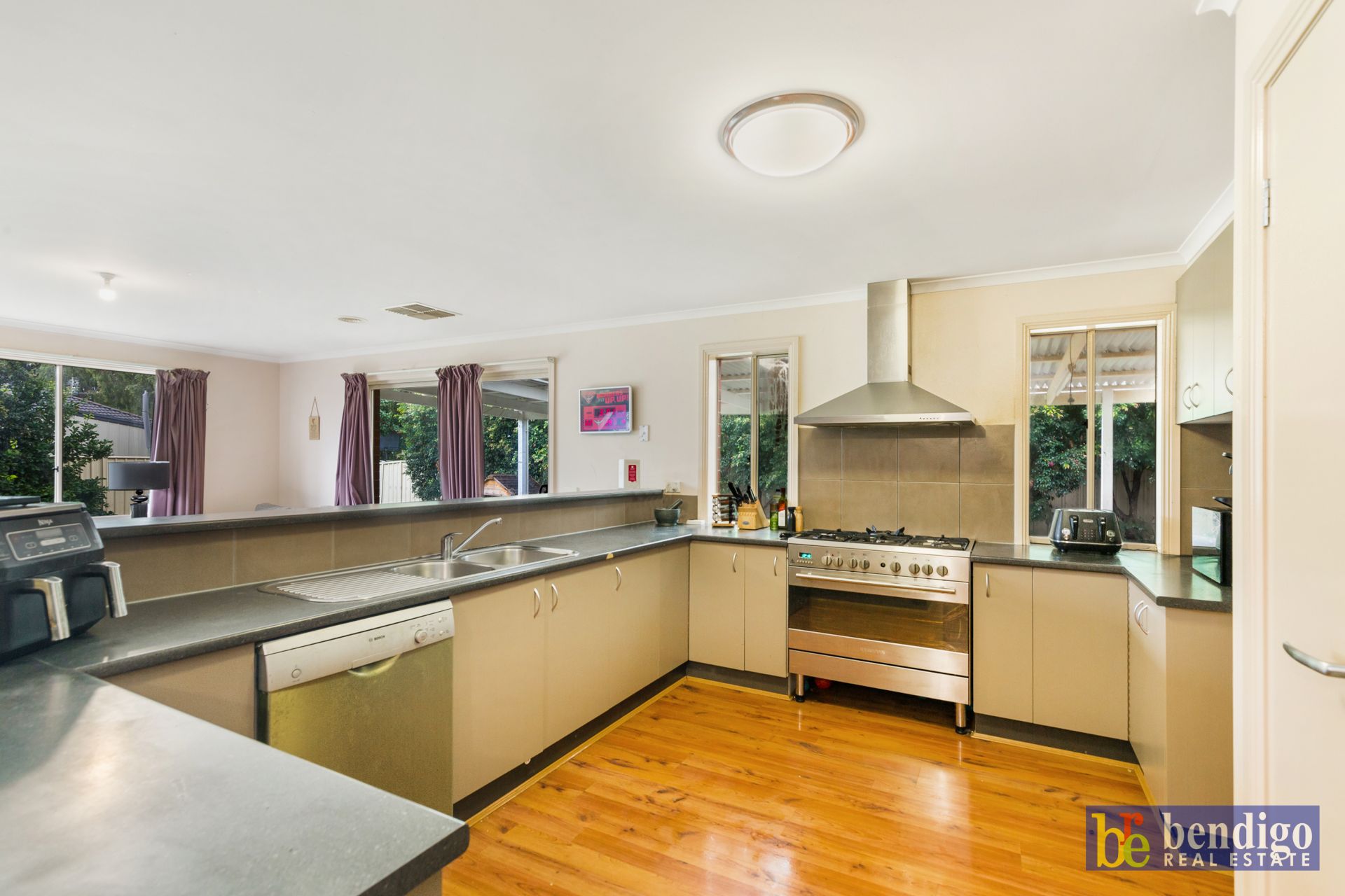 32 Glenwill Drive Epsom VIC, Epsom - Thumbnail 3