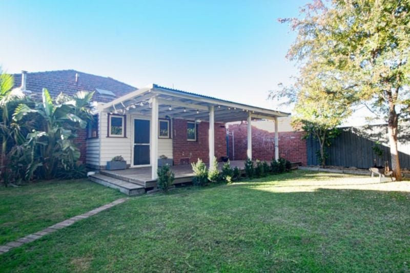 7 Mendip Road, Reservoir