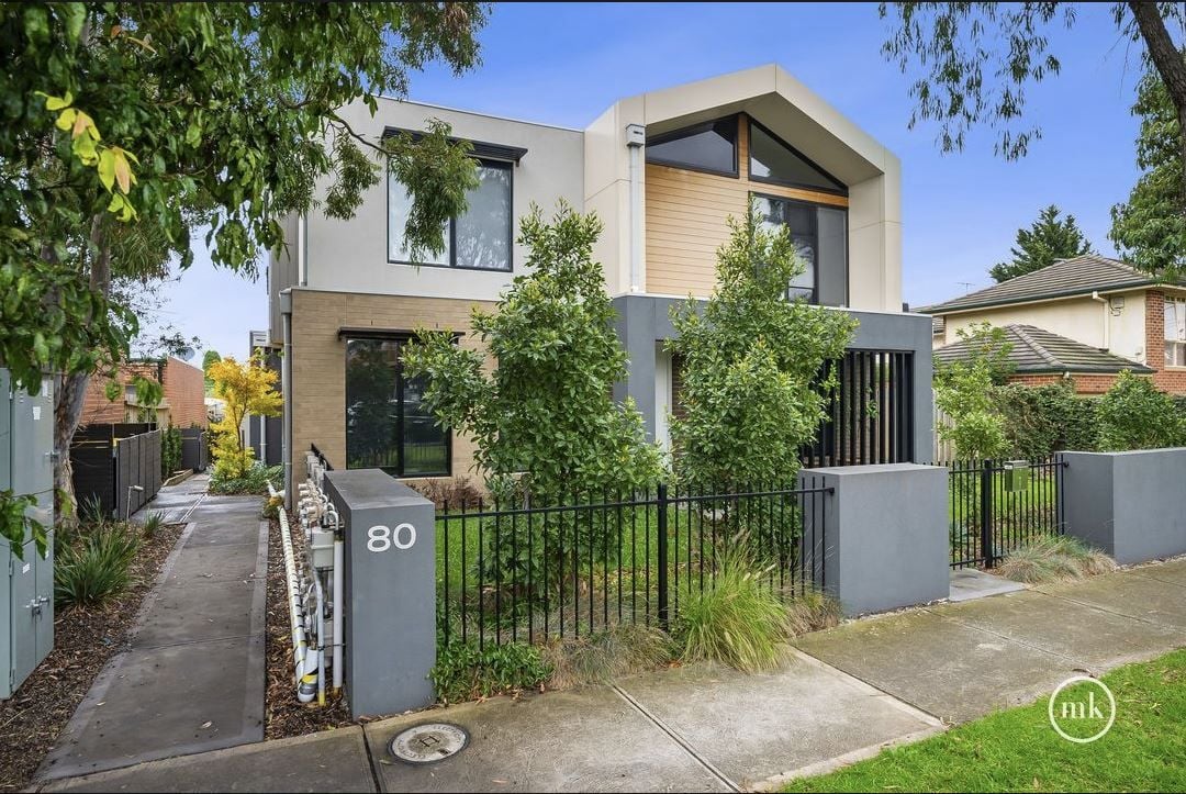 Convenient Thornbury Living in a Boutique Complex