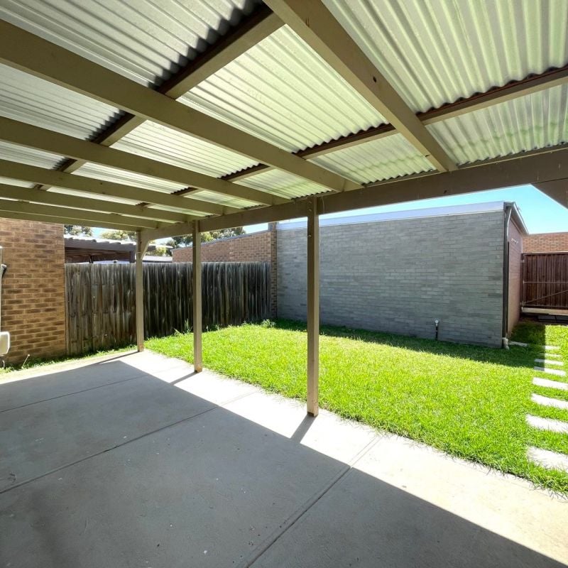 11 The Dairy, Epping