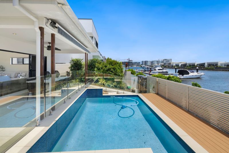 9 Waters Close, Hope Island - Thumbnail 3