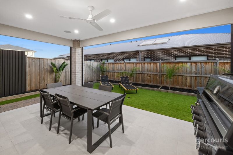 24 Stricta Circuit, Fraser Rise