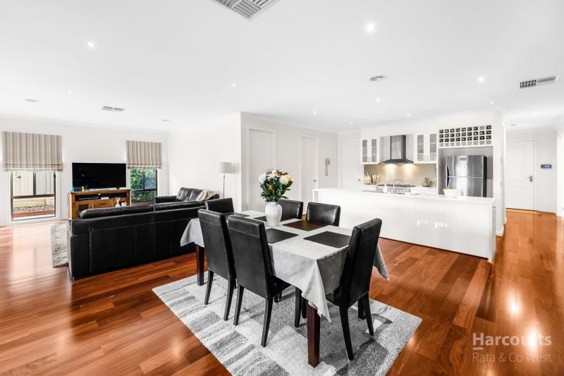 113 Oakview Parade, Caroline Springs