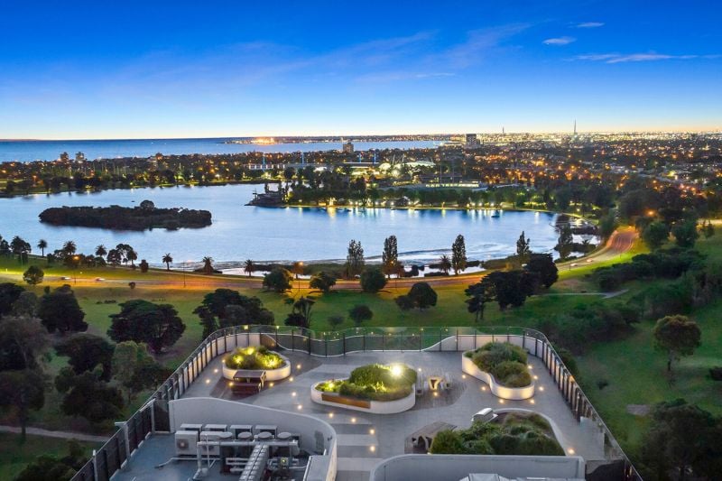 709/12 Queens Road, Melbourne