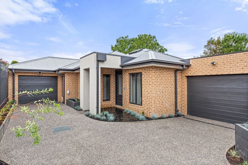 2/12 Allan Avenue, South Morang