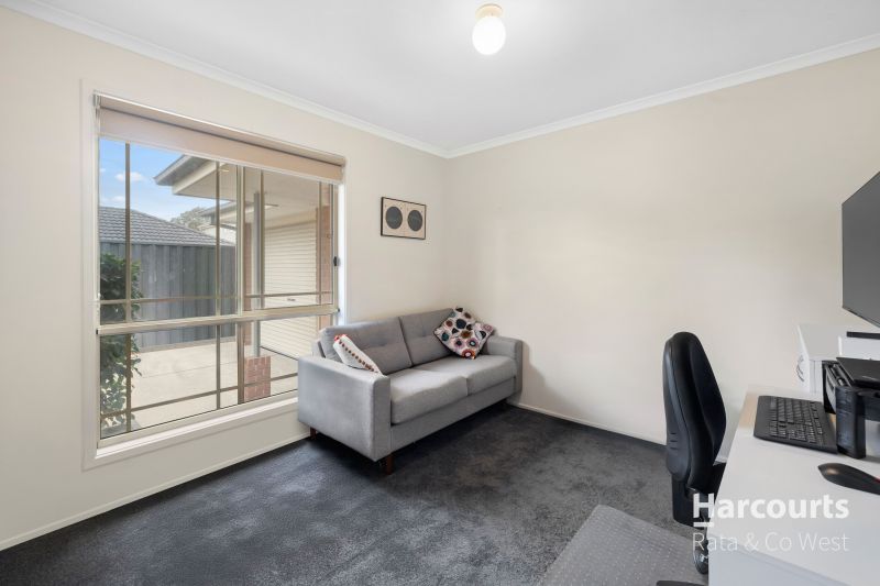 43 Heysen Parkway, Caroline Springs