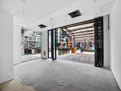 FITTED COMMERICAL KITCHEN IN THRIVING RETAIL PRECINCT