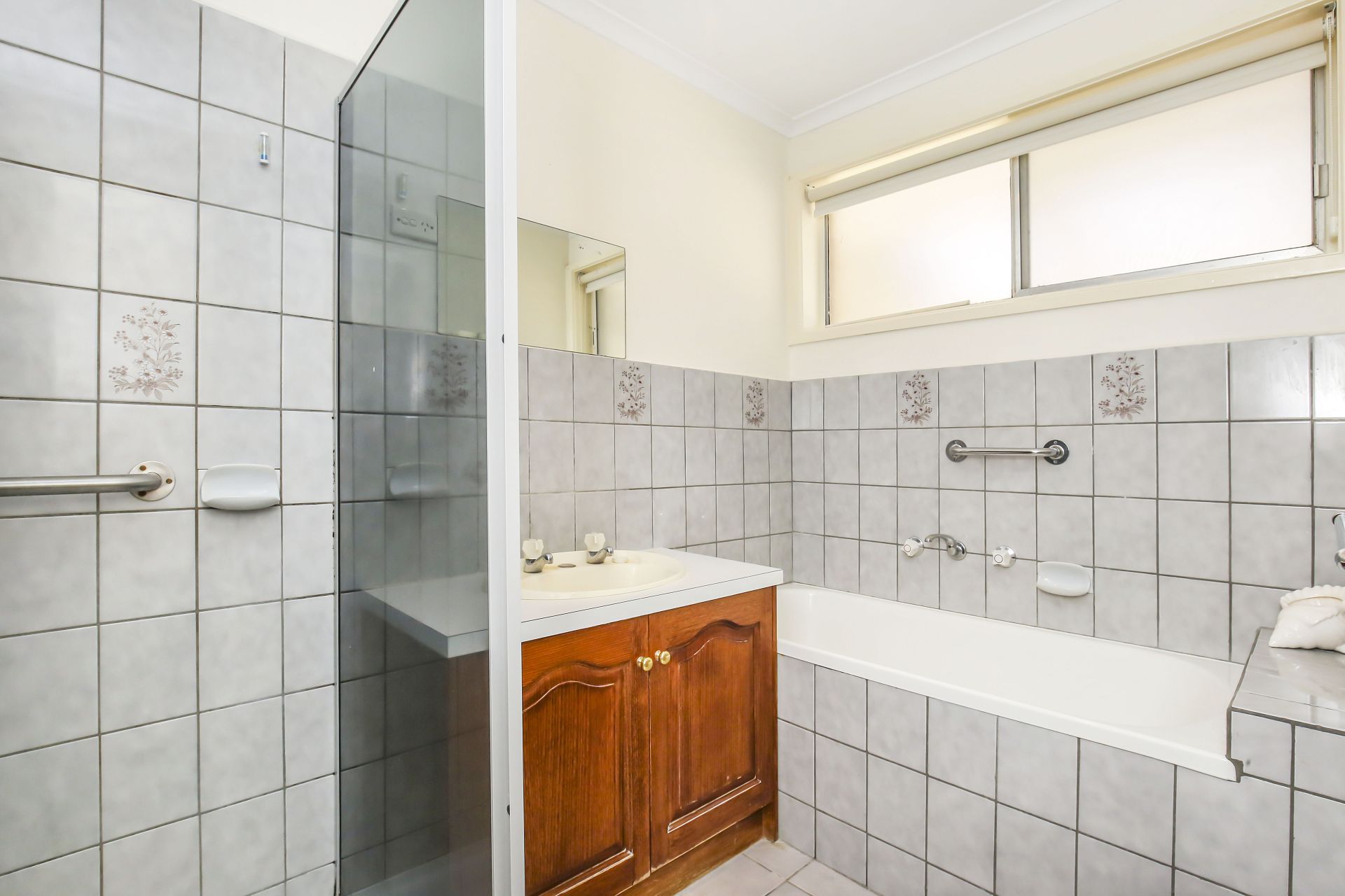 Position Perfection & Outstanding Potential  -  744m2 ( approx )