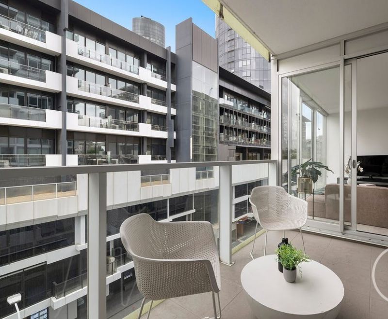 Bright, Spacious & Perfectly Positioned in South Yarra