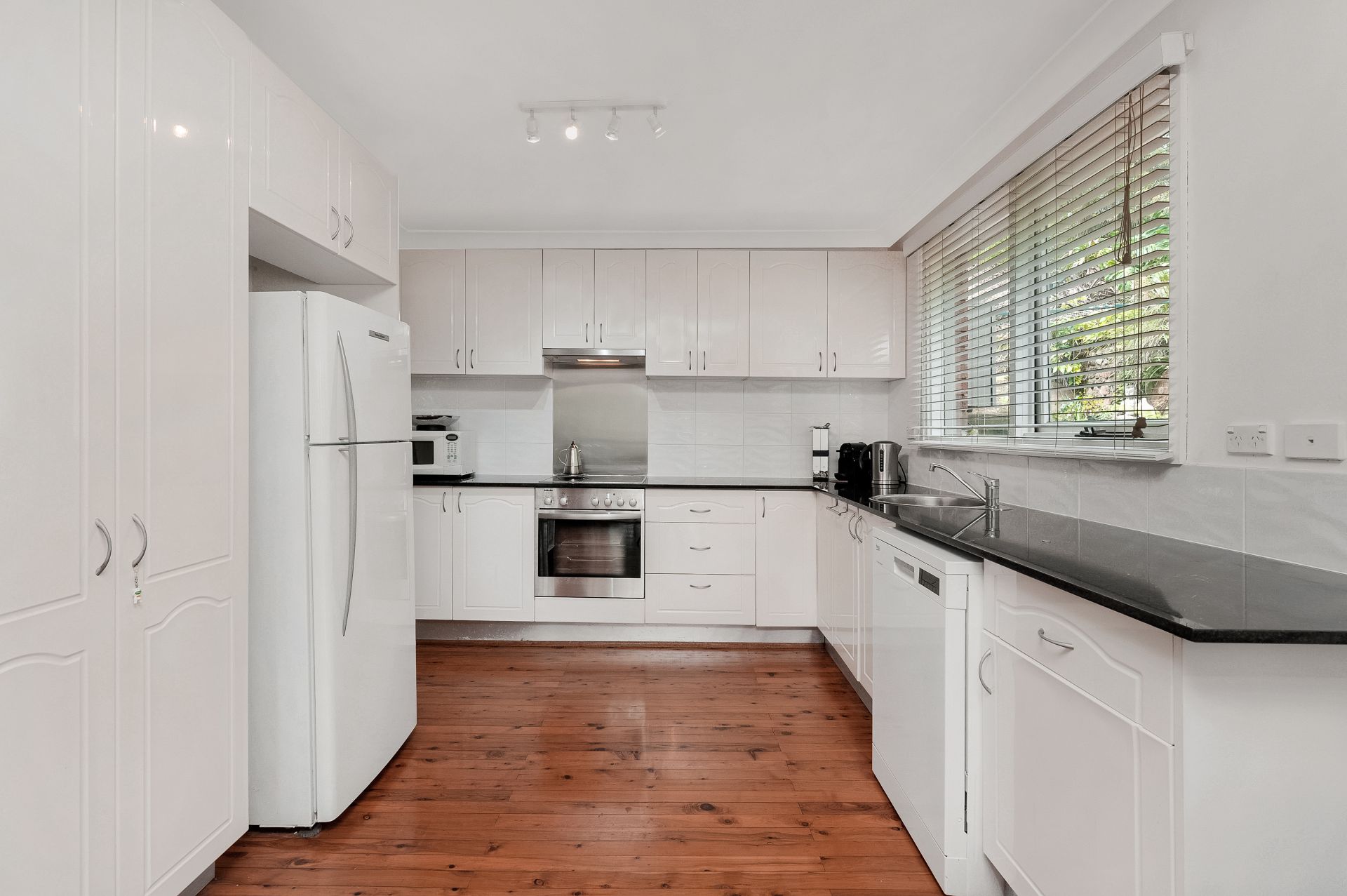 7 Akoonah Close, Westleigh, Westleigh - Thumbnail 4