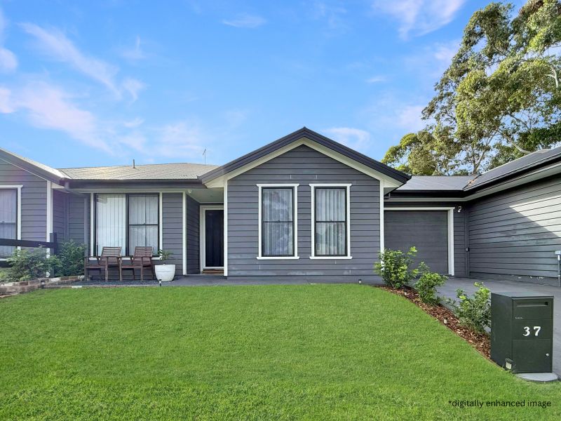 Spacious & Low-Maintenance Living in Peaceful The Oaks