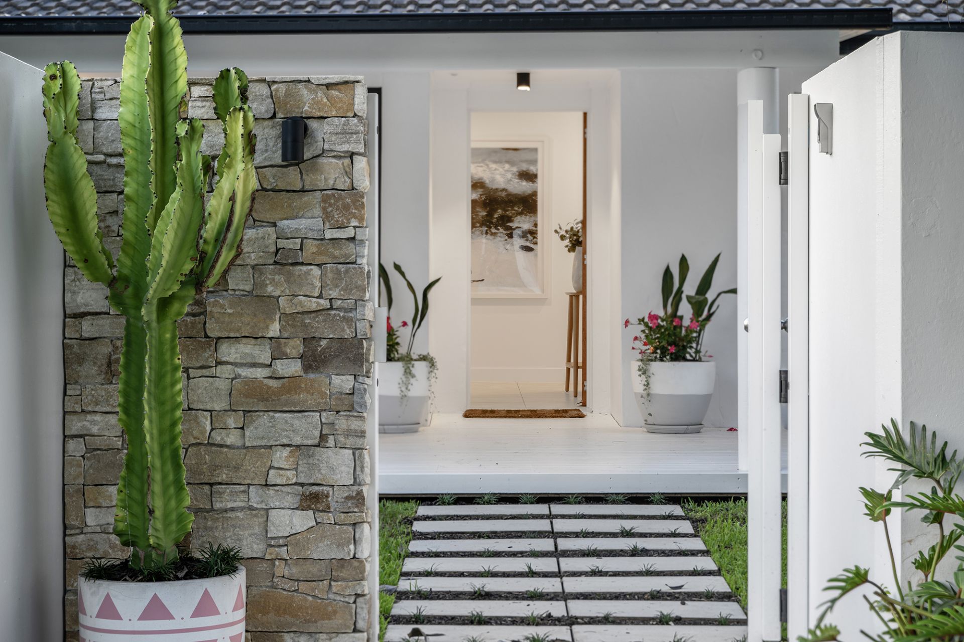 20 Sonder Street, Broadbeach Waters - Thumbnail 2
