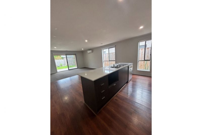 15 Rabbit Crescent, Werribee