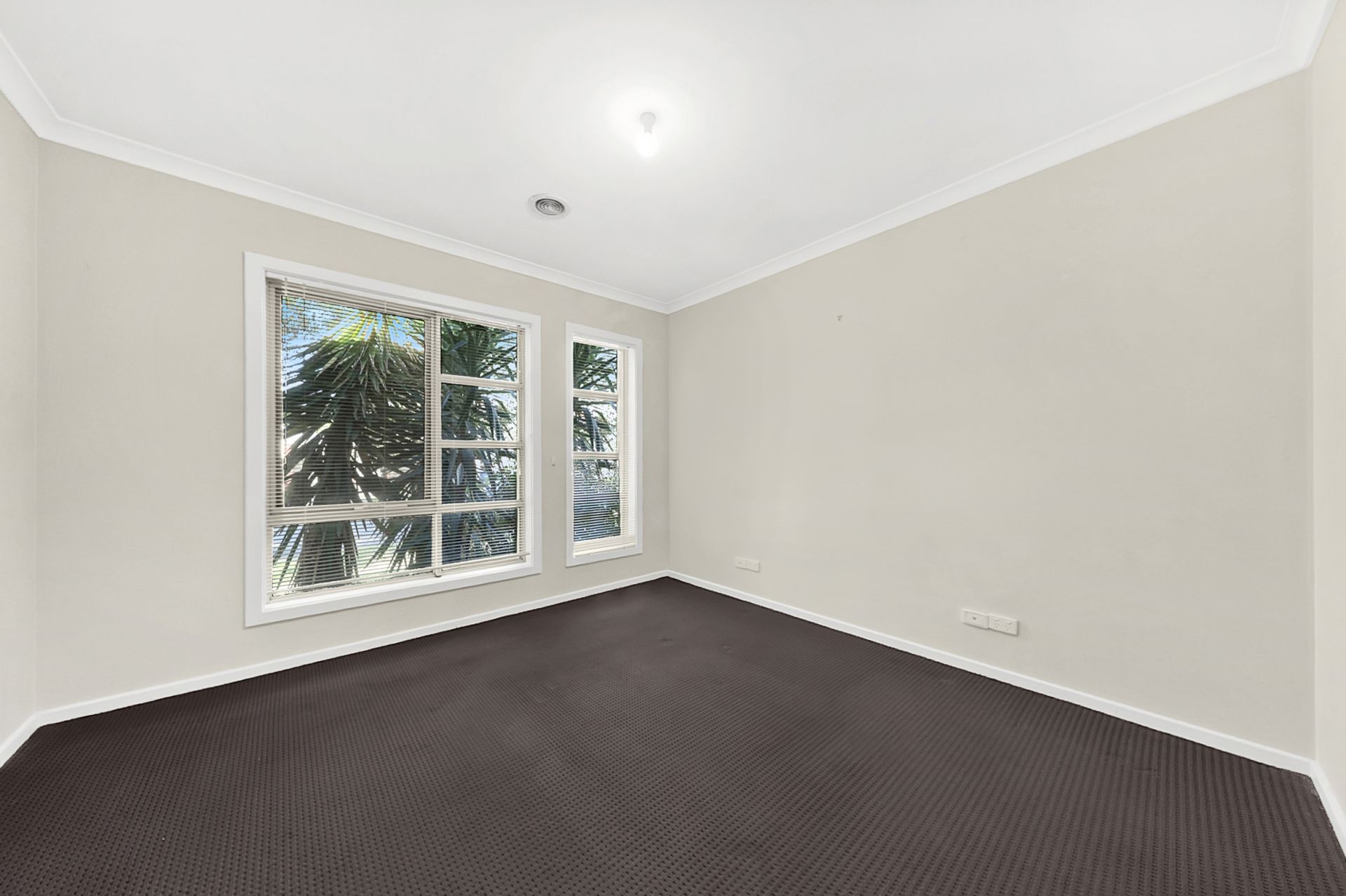 MODERN 3 BEDROOM HOME IN AURORA ESTATE..