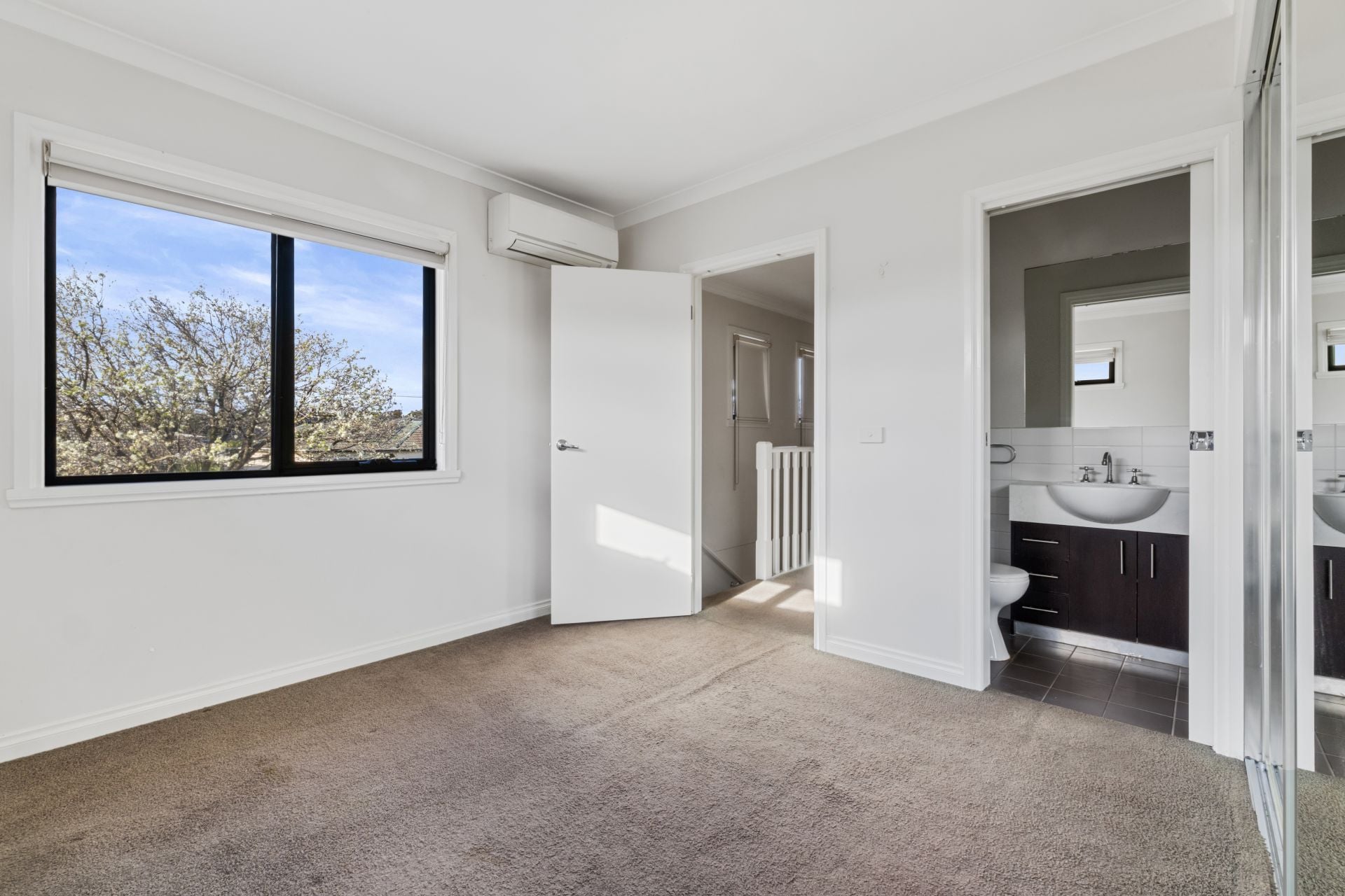 Stylish Townhouse Offering Convenience and Comfort