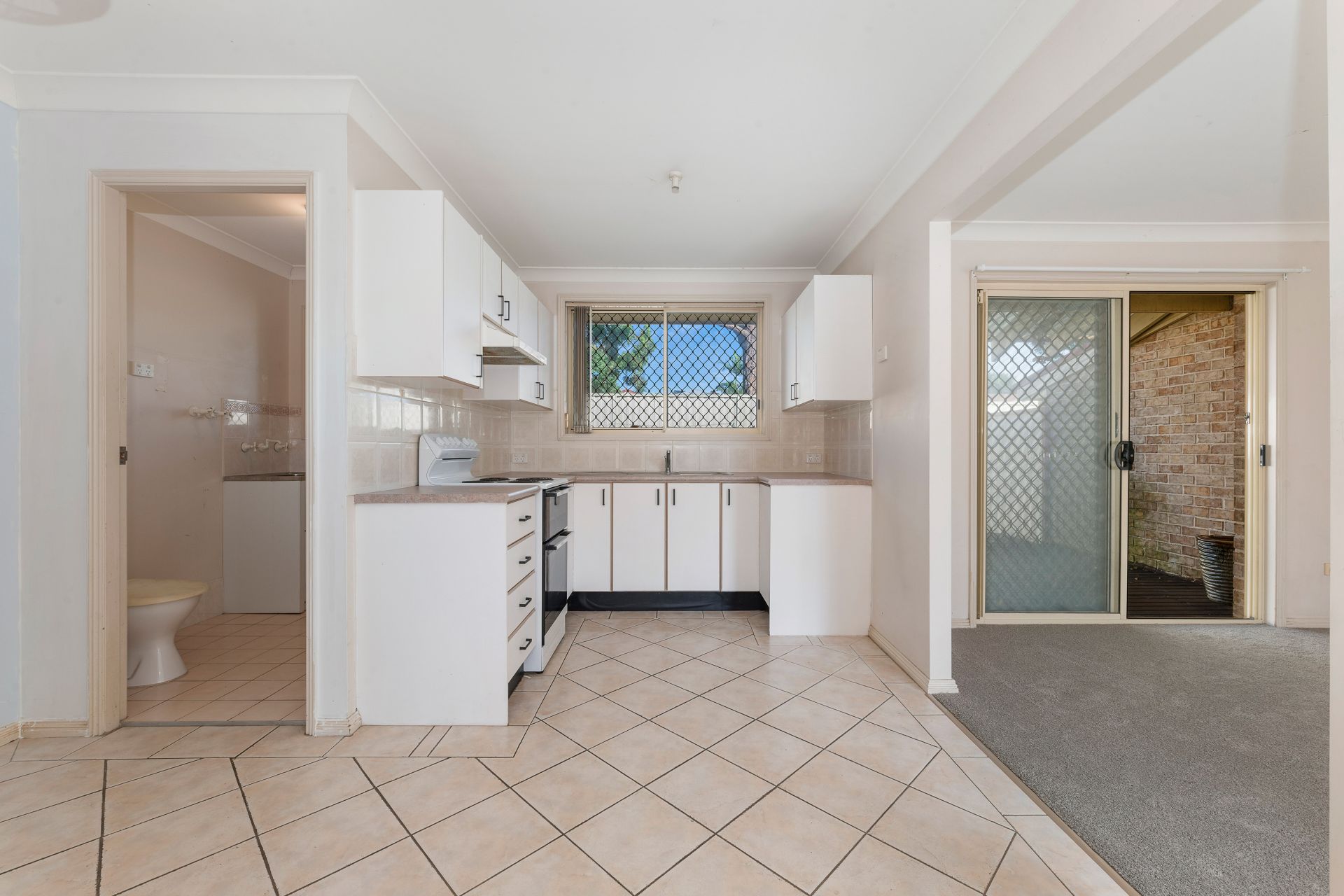 5/8-10 Bromley Court, Lake Haven, Lake Haven - Thumbnail 4