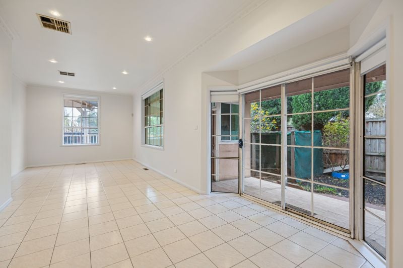 24 Barnard Court, Epping