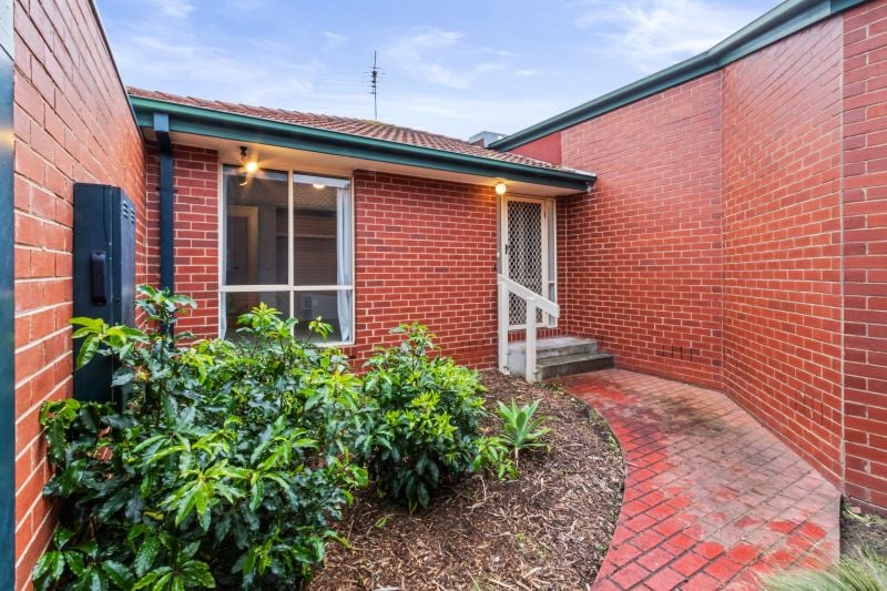 2/11 Graham Court, Thomastown