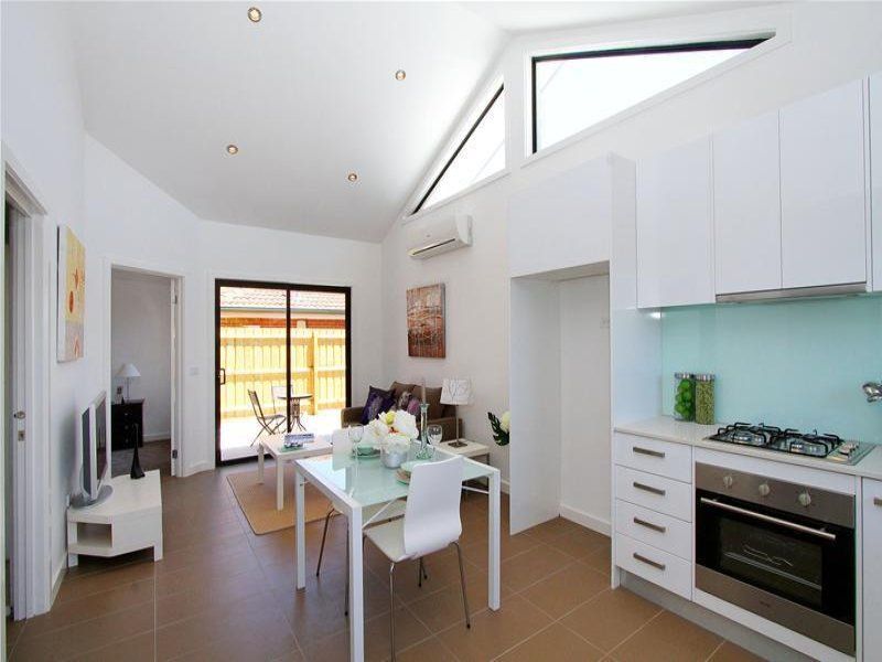 Modern one bedroom Unit plus Study Area