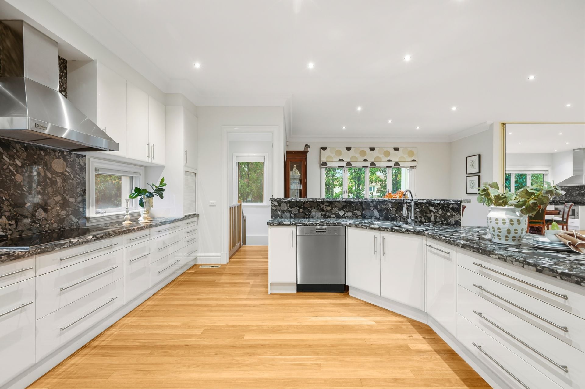 1 Wynyard Crescent, Balwyn North, Balwyn North - Thumbnail 8