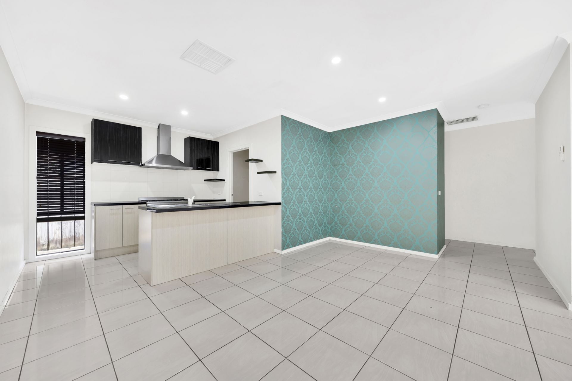 BEAUTIFULLY PRESENTED HOME!