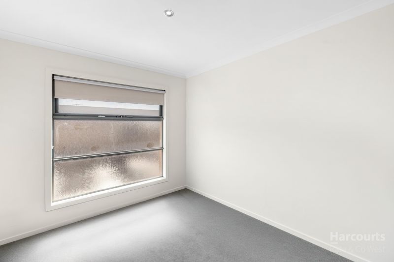 4/8 The Crossing, Caroline Springs