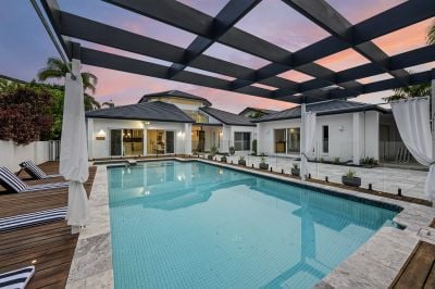 Irreplaceable, Iconic and Unique: Single Level Waterfront Showstopper