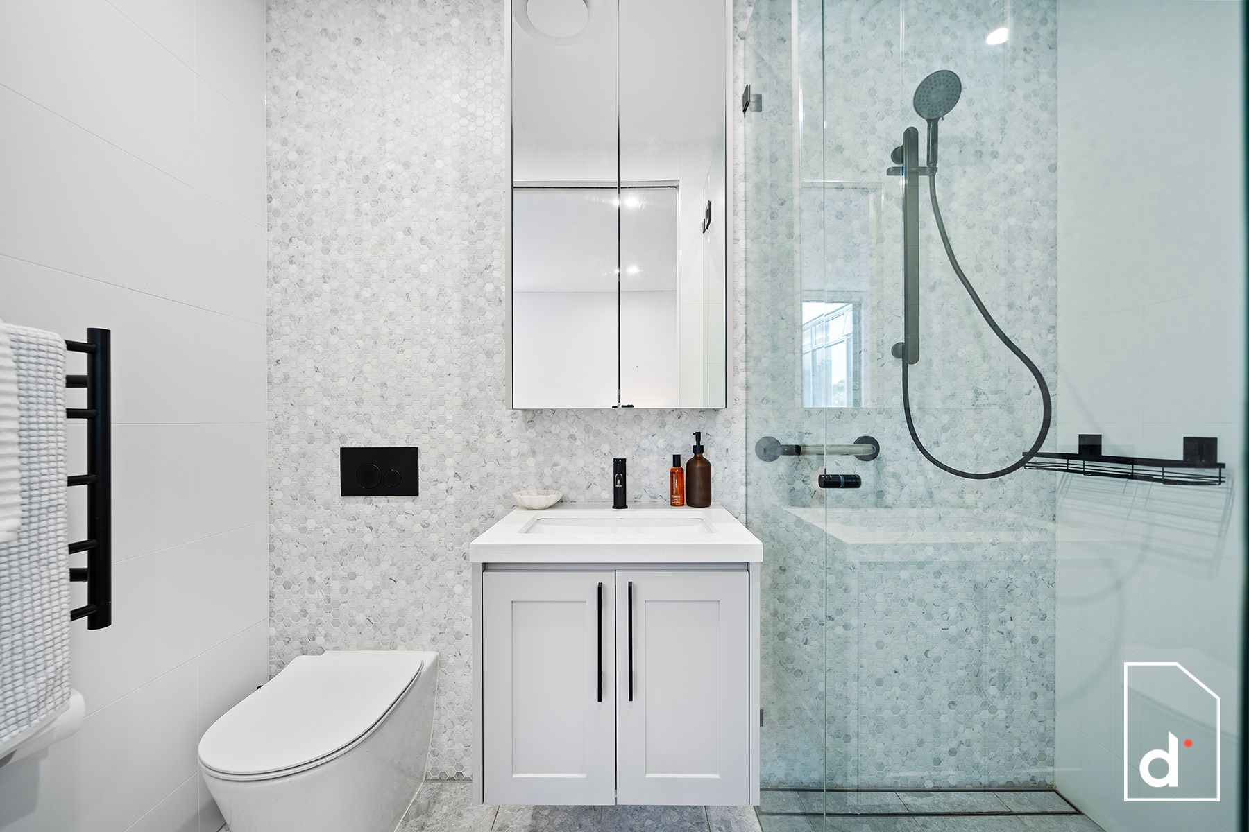 202/8 Railway Parade, Thirroul NSW