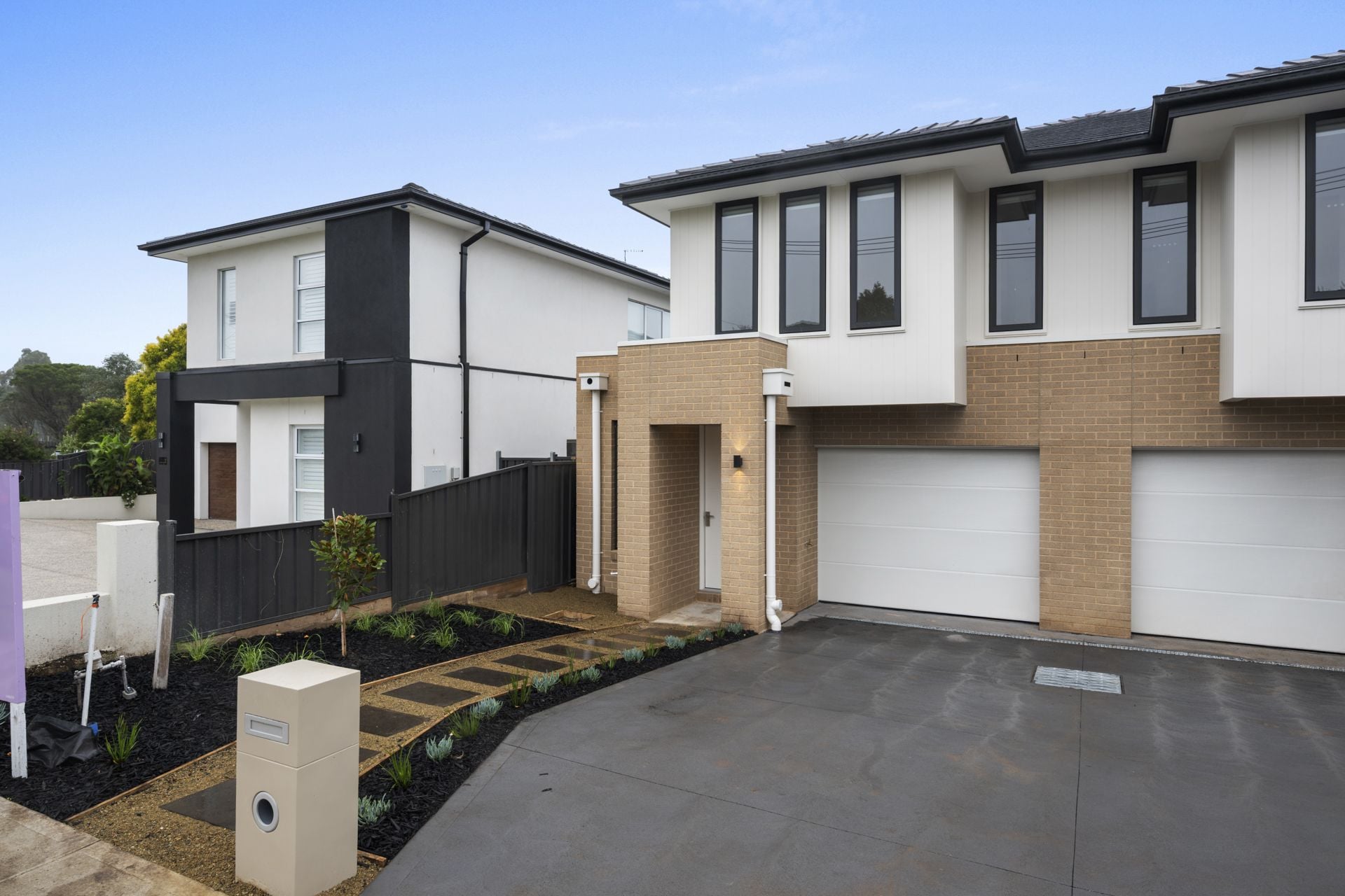 CONTEMPORARY COMFORT MEETS CONVENIENCE