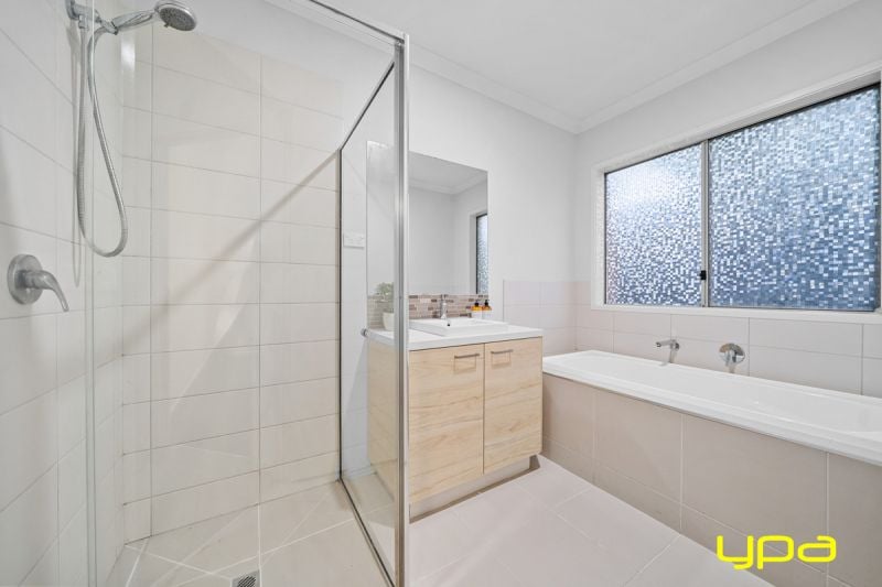 20 Riverstone Boulevard Clyde North VIC, Clyde North - Thumbnail 8
