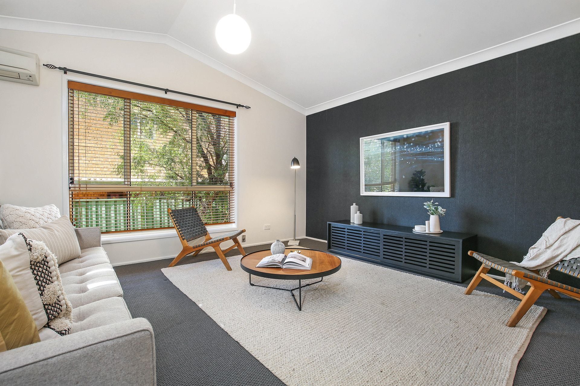 19 Highcroft Boulevard, Horsley - Thumbnail 2