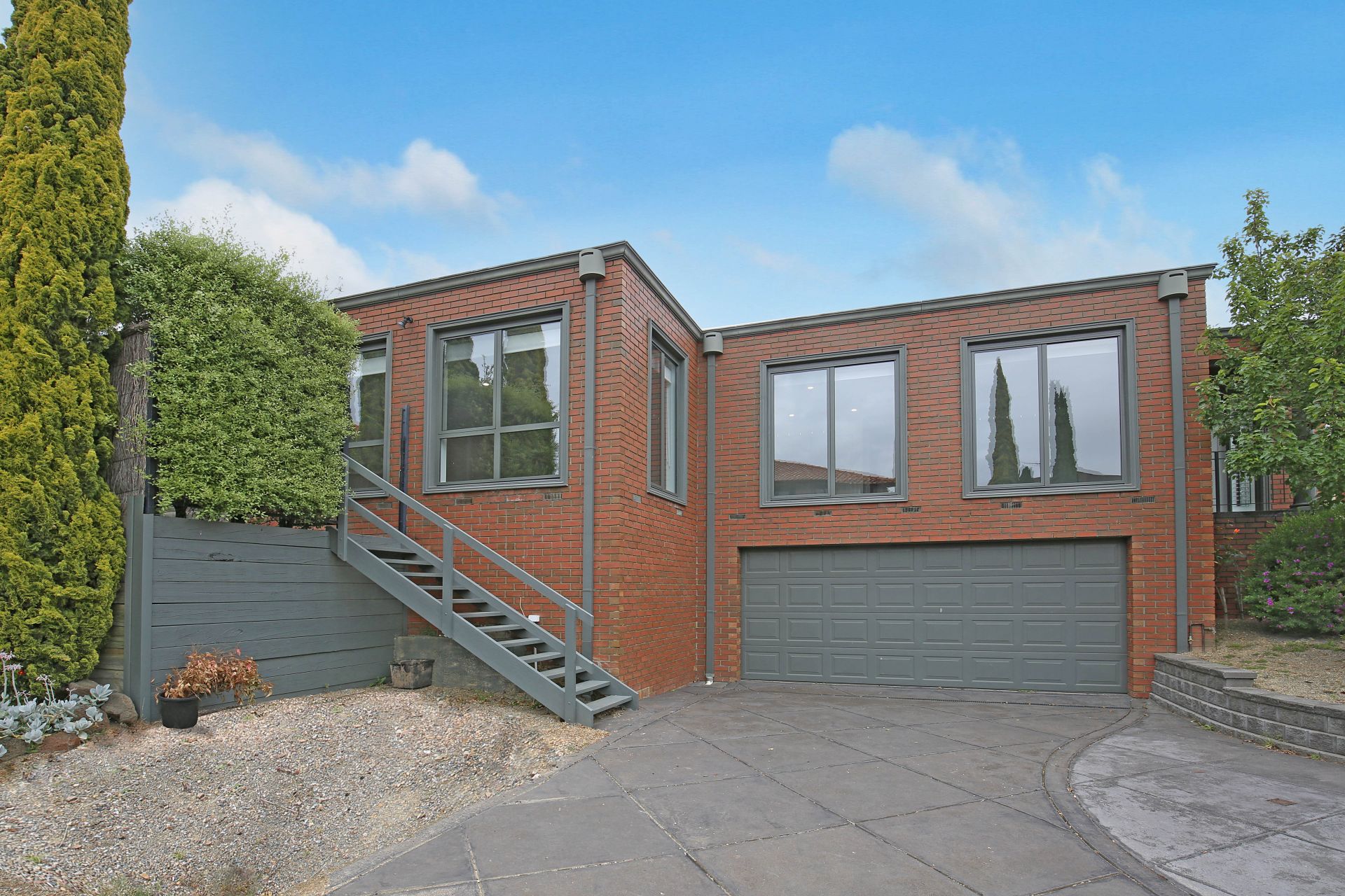 Executive Family Luxury Living in Ivanhoe