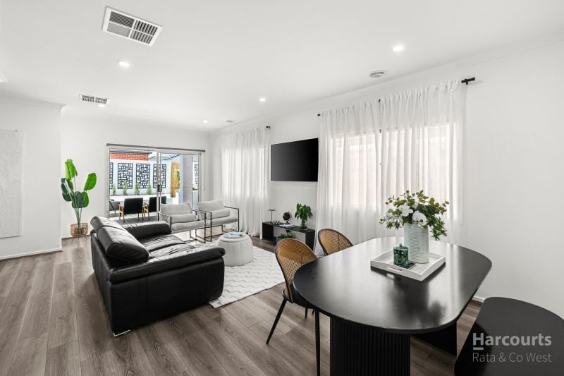 16 Dollarbird Drive, Deanside