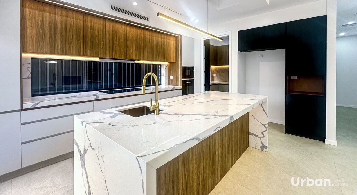 Austral 31 Hail Street
