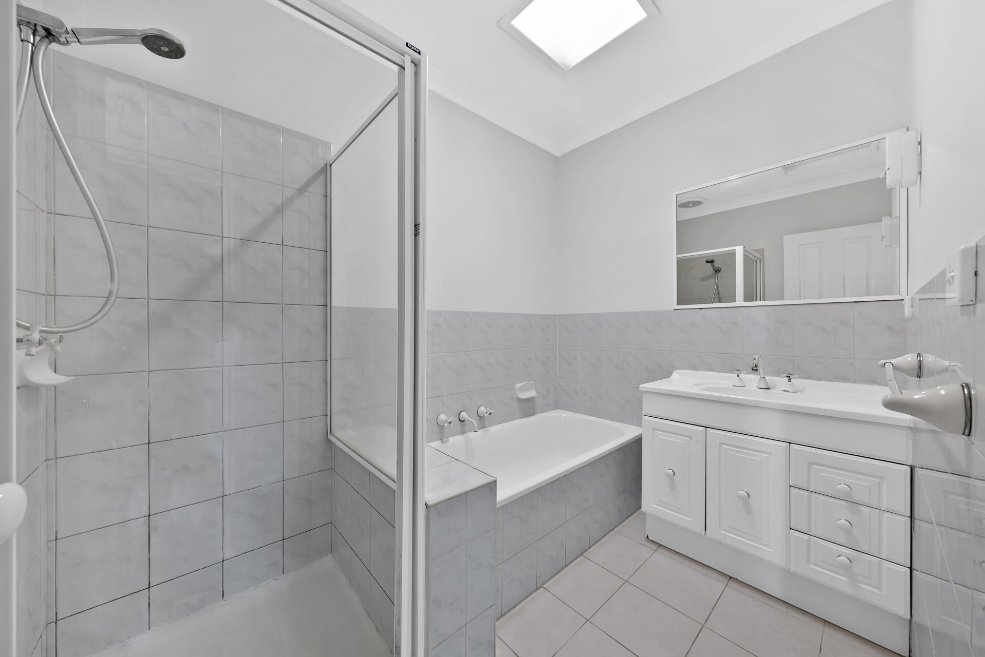 Modern Comfort & Convenience in Prime Reservoir Location