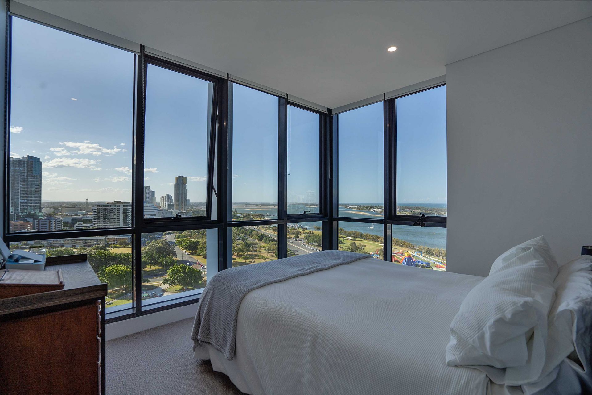 1604/2 Como Crescent, Southport - Thumbnail 3