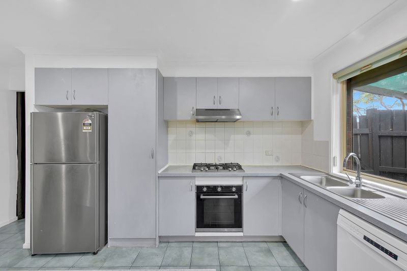 16 Sommeville Drive, Roxburgh Park