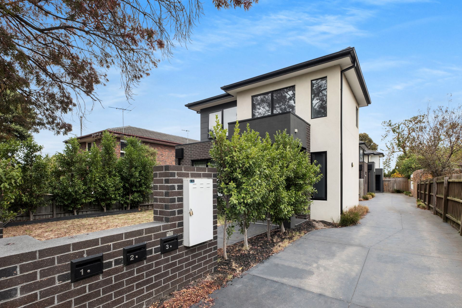 Luxury Living in the Heart of Reservoir