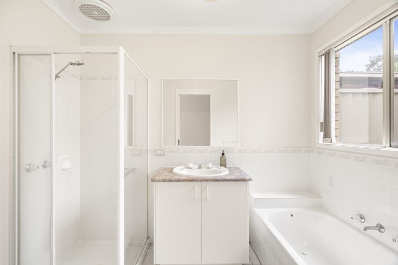 10 Marsden Walk, Roxburgh Park