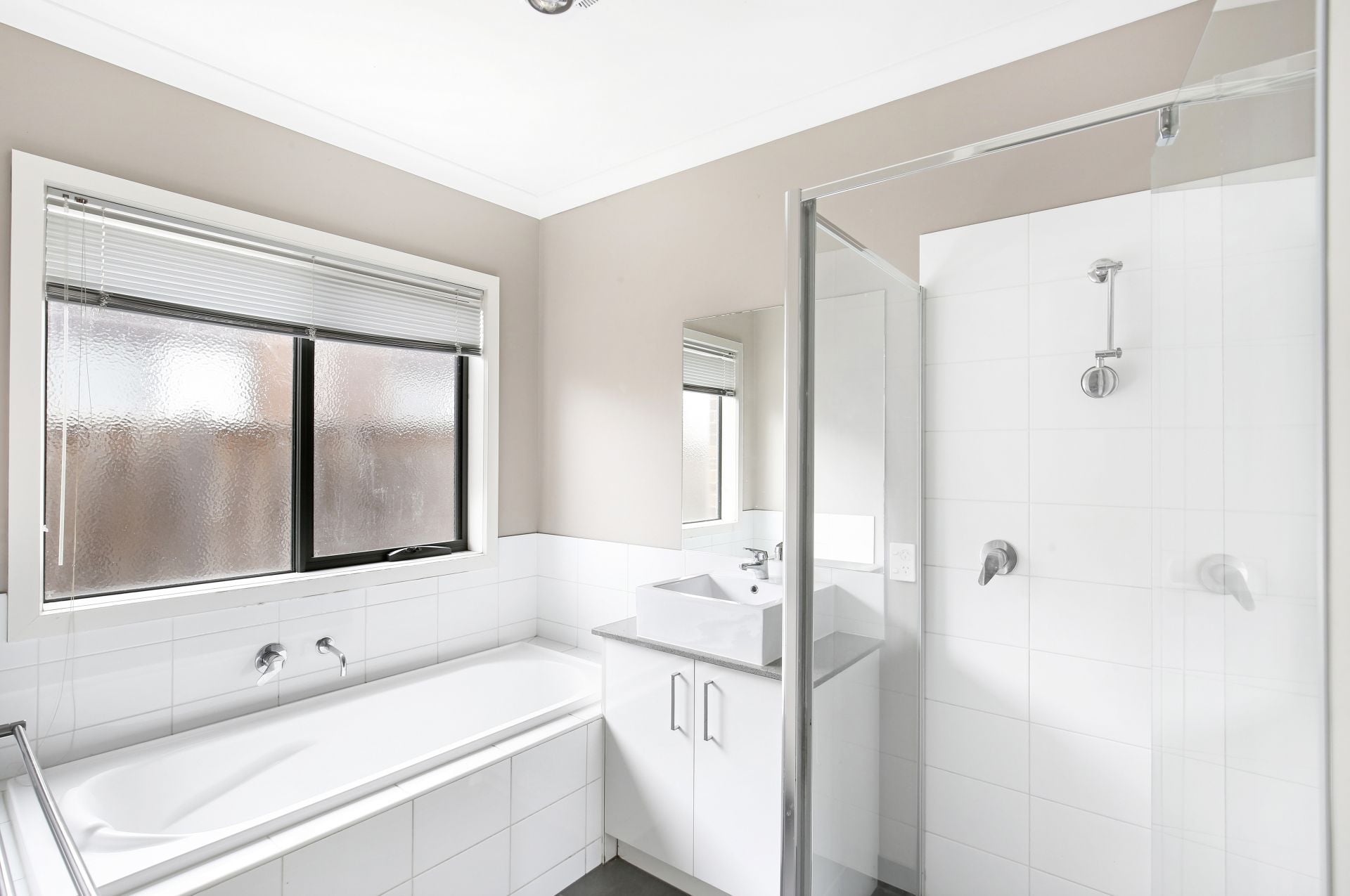 INVITING & MODERN 4 BEDROOM FAMILY HOME
