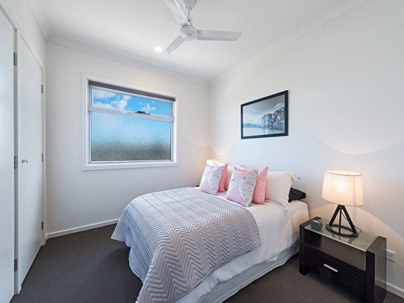 2/54 Dumbarton Street, Reservoir