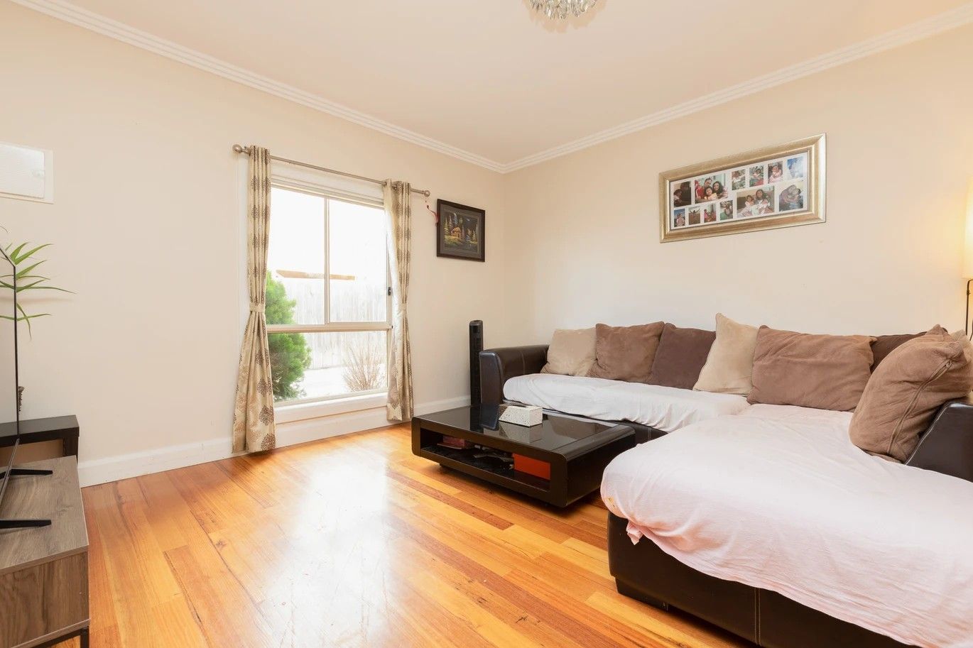 Three Bedroom Townhouse In The Heart of Glenroy!