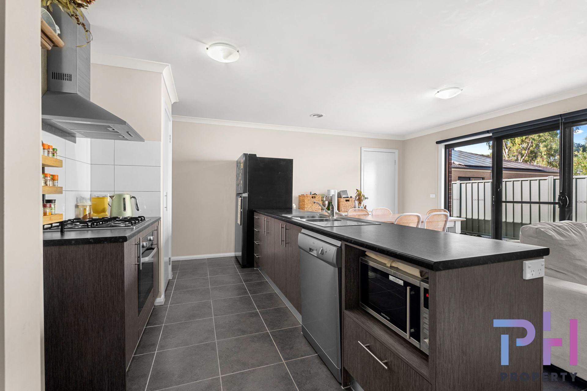 33 Caulfield Drive ASCOT VIC, Ascot - Thumbnail 2
