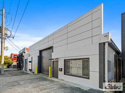 STANDALONE WAREHOUSE WITH 10 CAR PARKS!