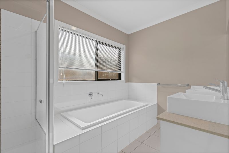 12 Zaika Close, Lalor